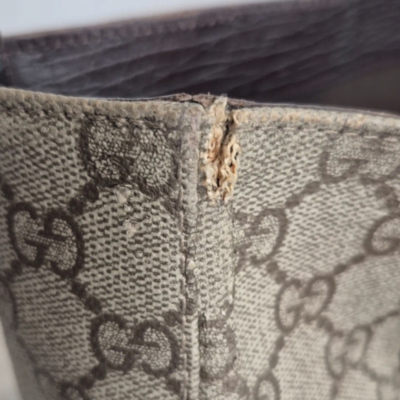 Gucci GG Supreme Vintage Small Tote Bag - Picture 10 of 17